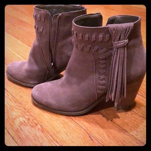 Jessica Simpson booties!👢